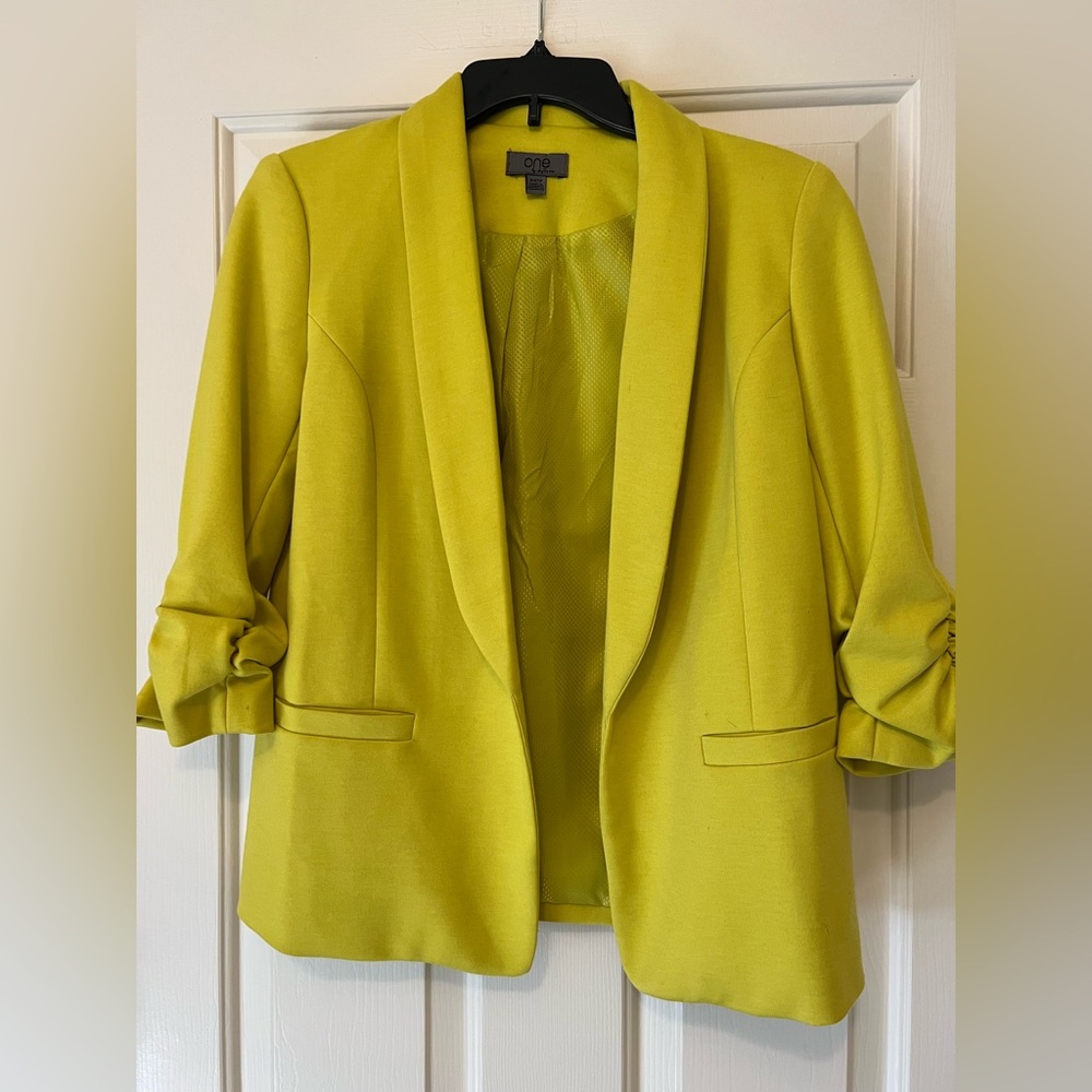 Chic Lime Blazer with scrunched sleeves women’s size extra small xs